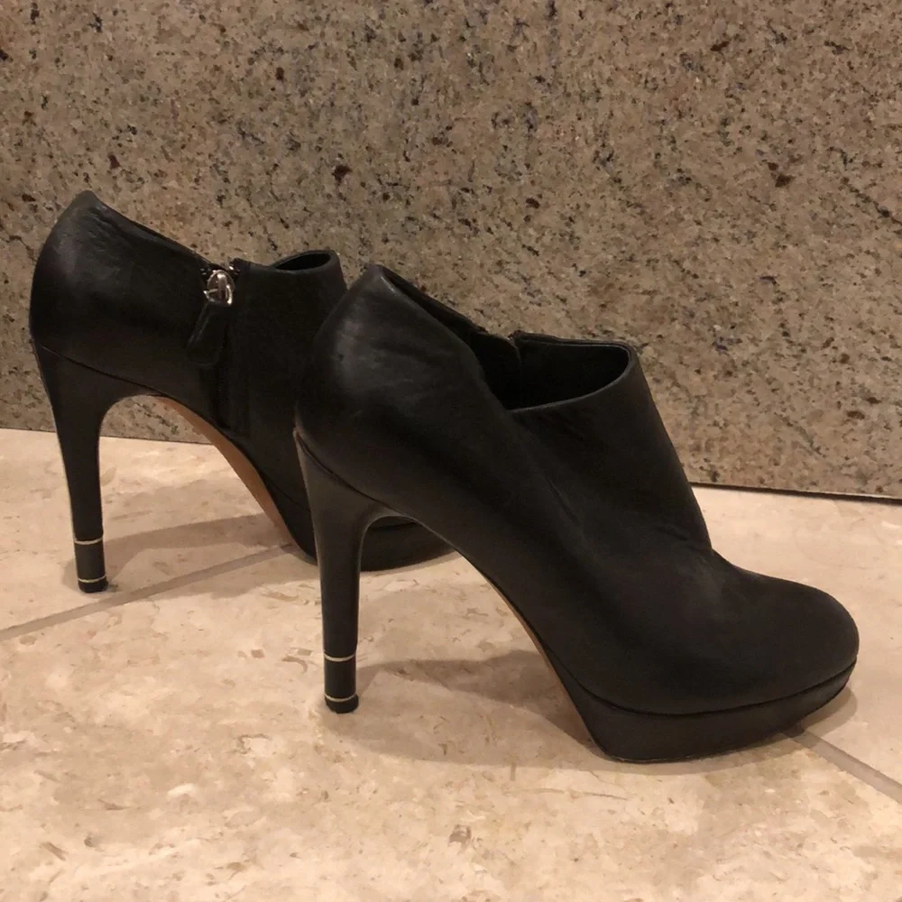 Vintage Christian Dior 100% leather stiletto platform zip up ankle bootie heel